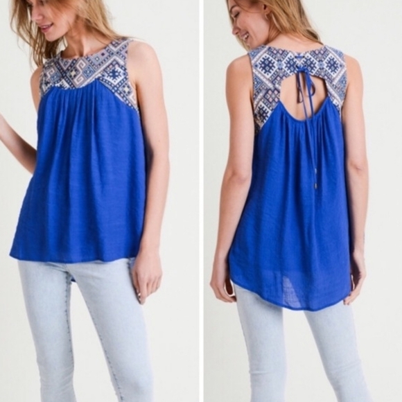 Doe & Rae Tops - Doe & Rae Embroidered Crinkle Top